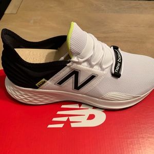 New Balance Roav size 9 - new with tags and box